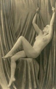 Colette Andris, bailarina de striptease de los años 1920. Muestra del desnudo en la fotografía de la época.